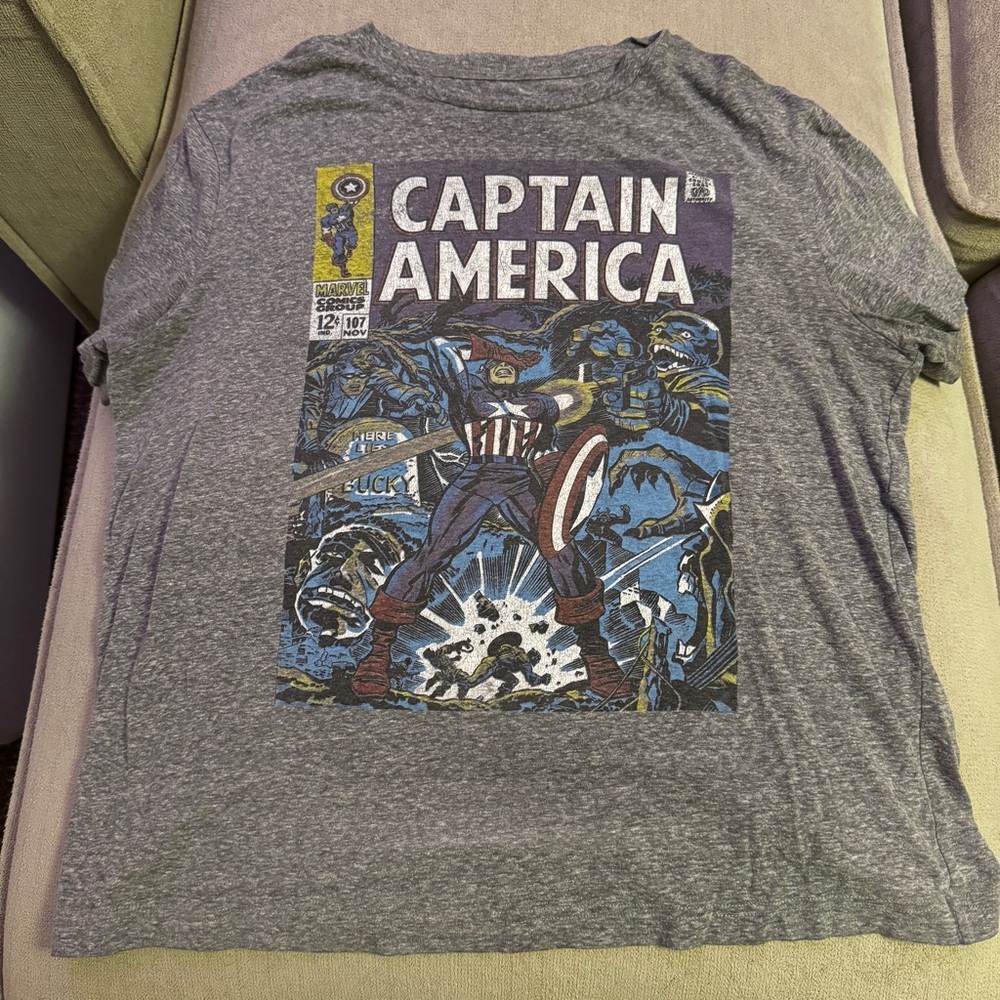 Grey Captain America Comic Book Cover Graphic T-Shirt Size L